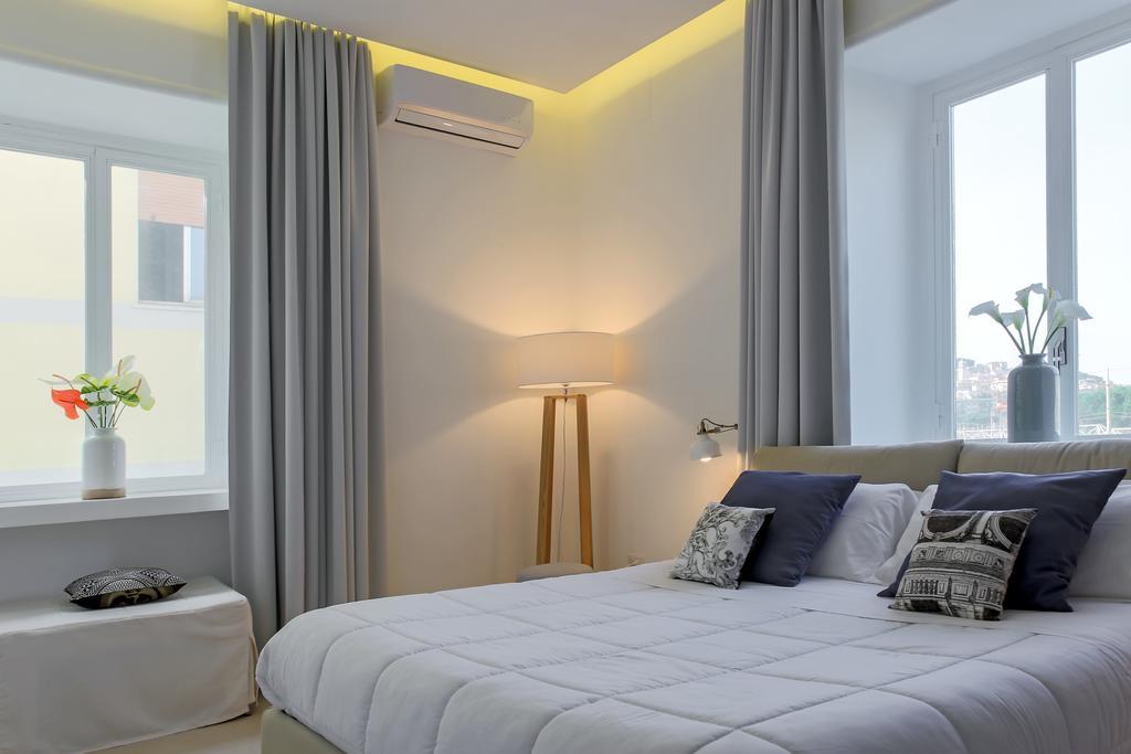 Starhost - Petit B&B Salerno Bagian luar foto