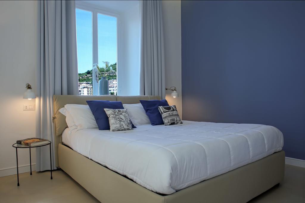 Starhost - Petit B&B Salerno Bagian luar foto