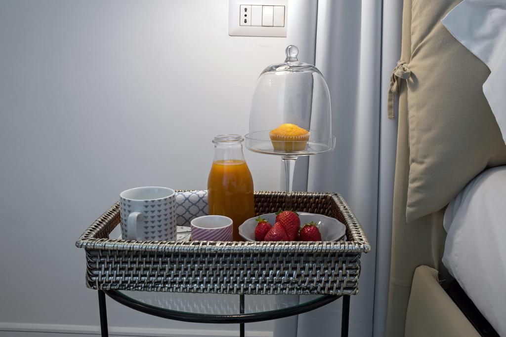 Starhost - Petit B&B Salerno Bagian luar foto
