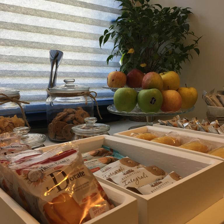 Starhost - Petit B&B Salerno Bagian luar foto