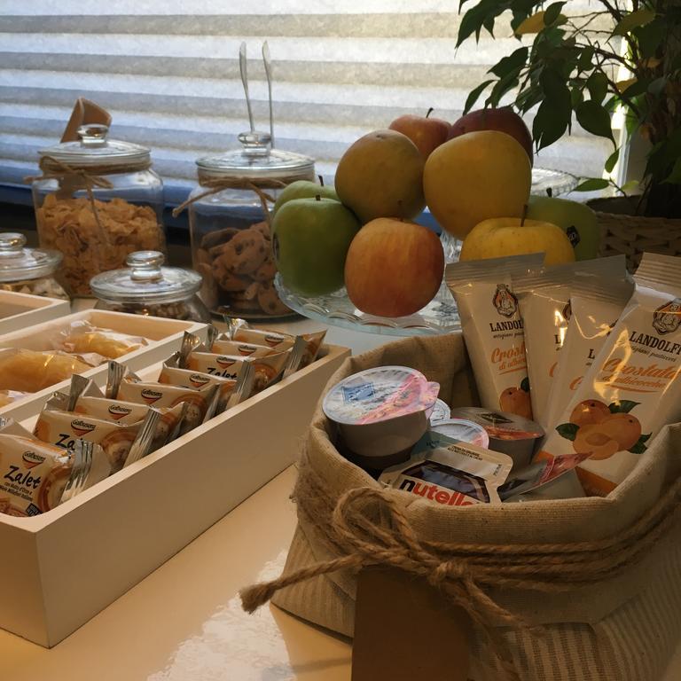 Starhost - Petit B&B Salerno Bagian luar foto